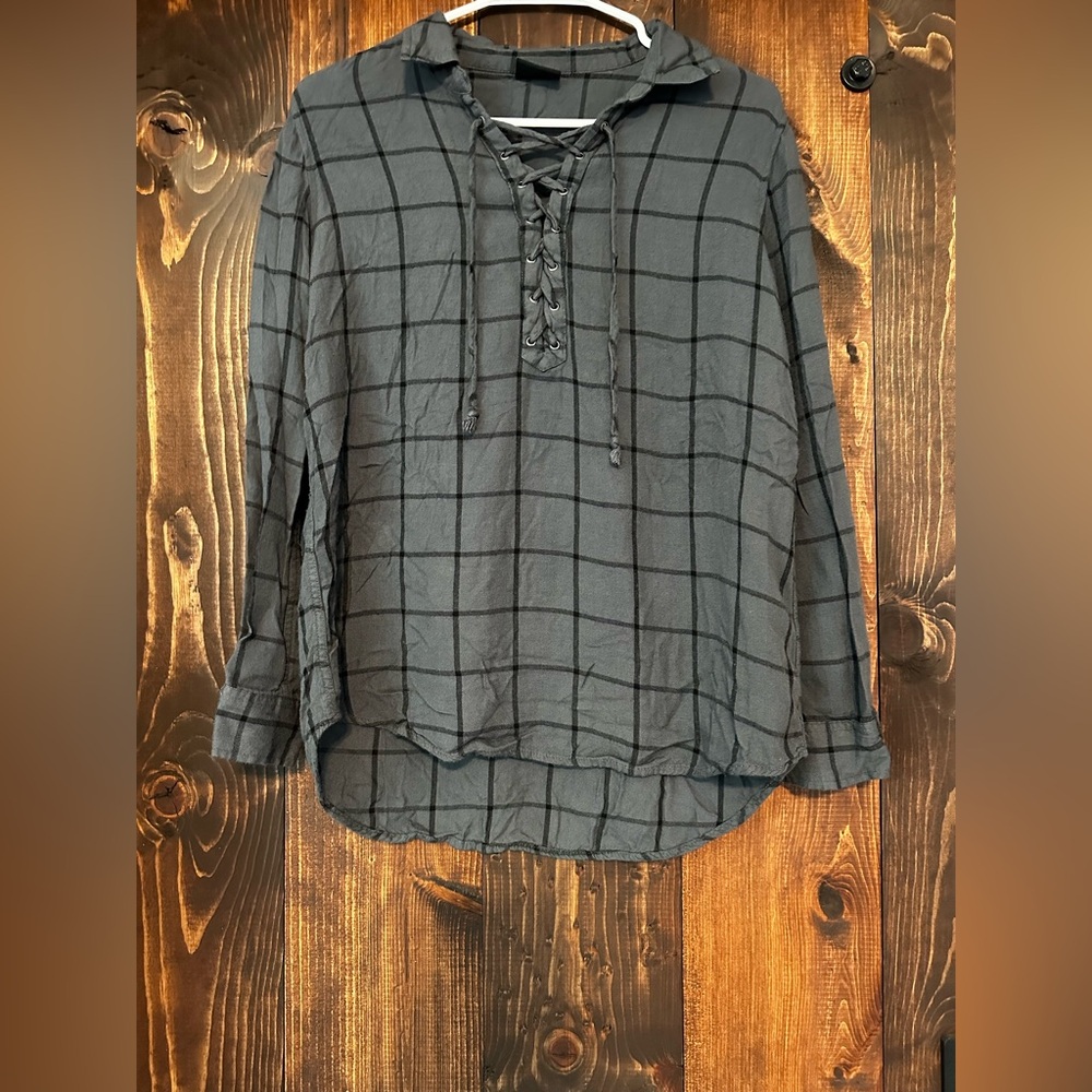 Empyre Women's Gray Lace-Up Top